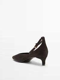 Heeled shoes with square vamp
