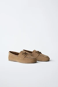 CHAUSSURES BATEAU EN CUIR À CLOUS