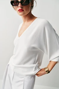 PULL EN MAILLE FLUIDE À COL V