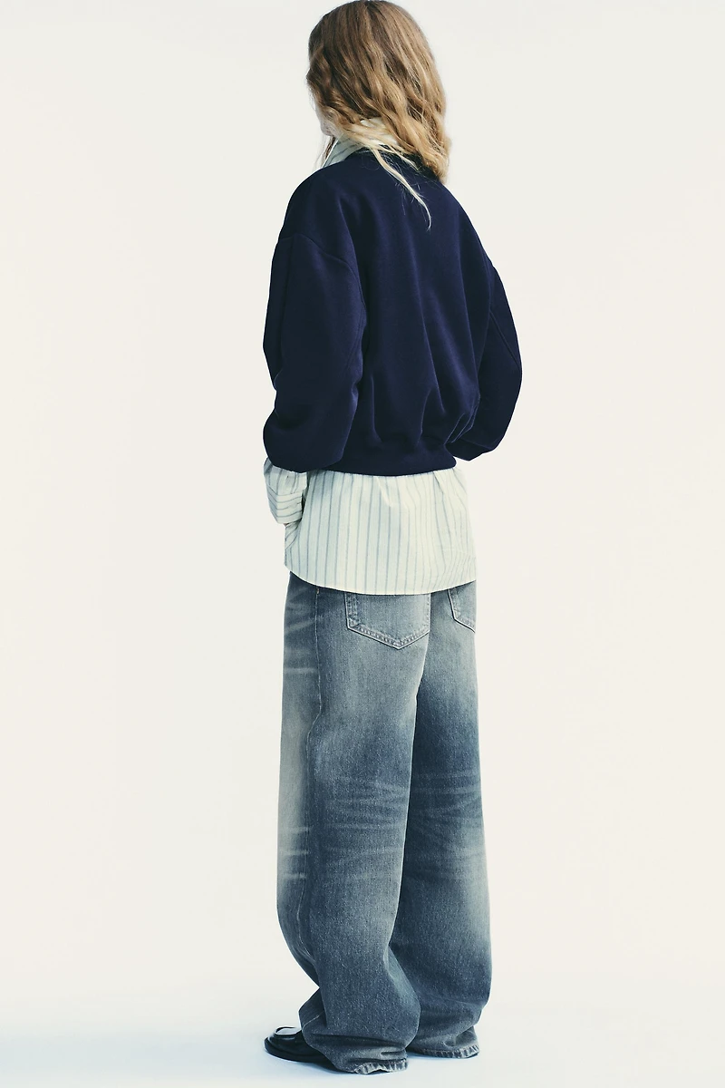 BASIC PLUSH SWEATSHIRT