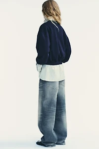 BASIC PLUSH SWEATSHIRT