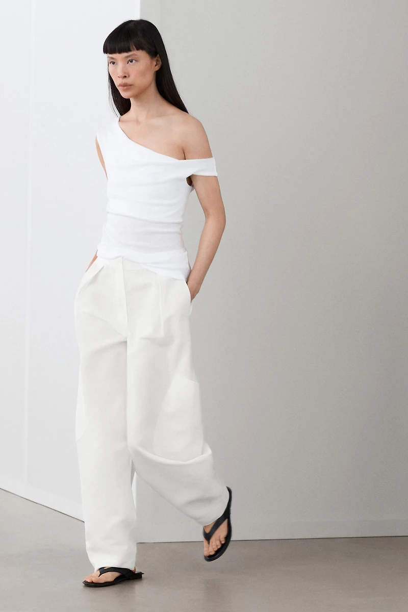 Asymmetric off-the-shoulder top
