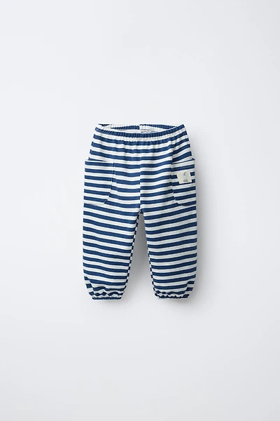 PANTALON DE JOGGING À RAYURES AVEC ÉTIQUETTE