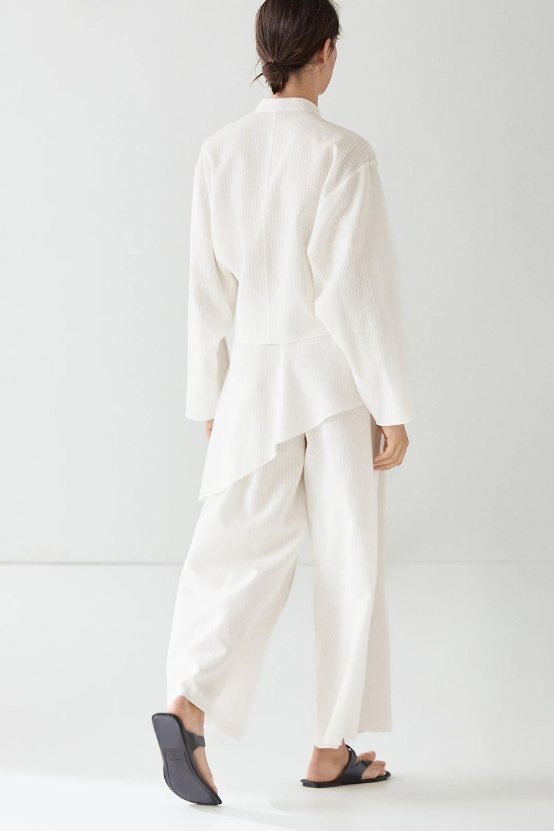 Total look textured short kimono