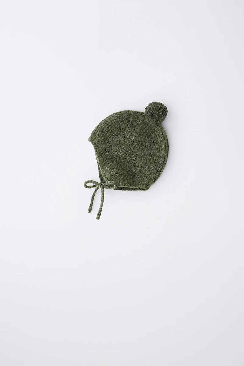 KNIT POMPOM BONNET