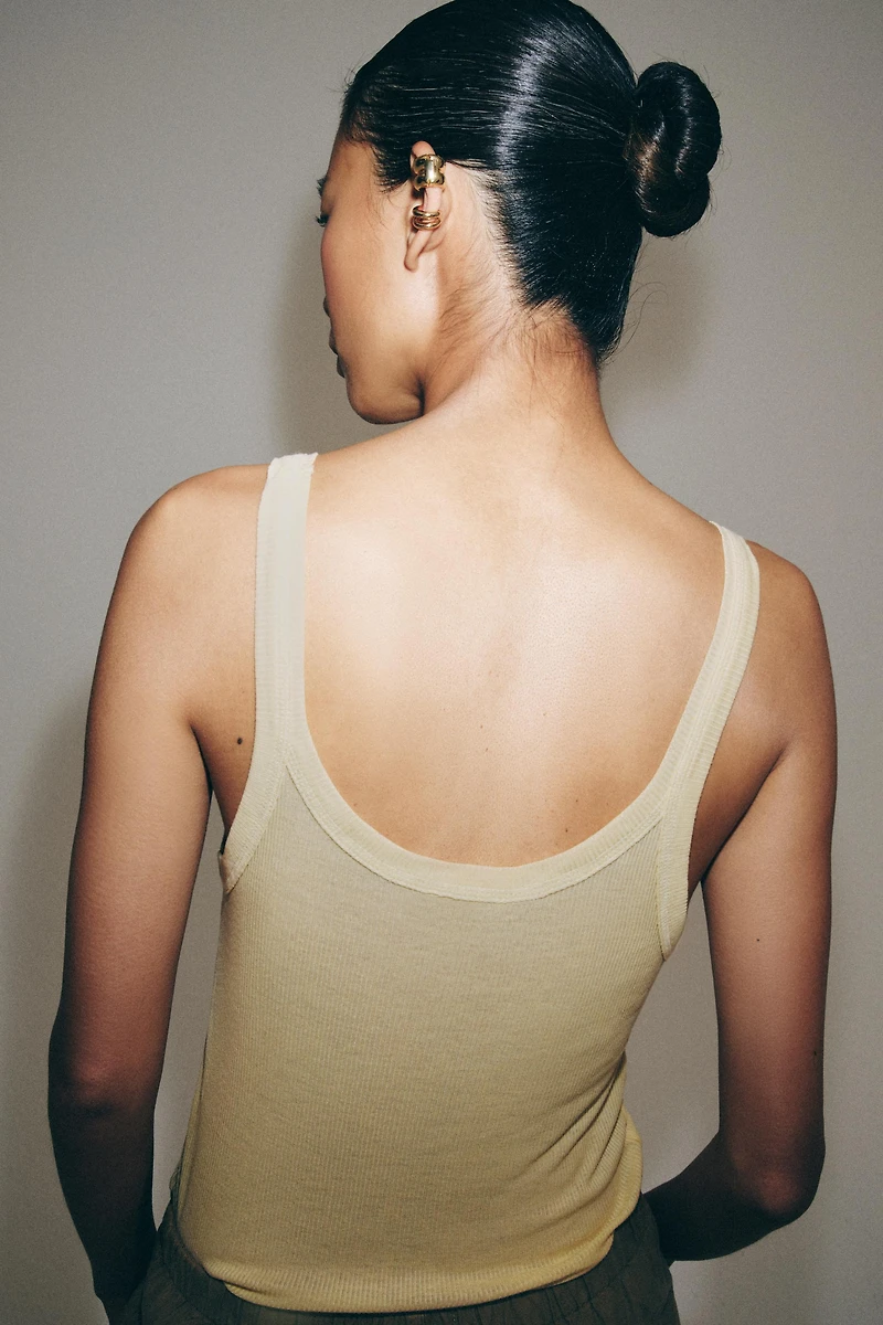 FLOWY STRAPPY TOP