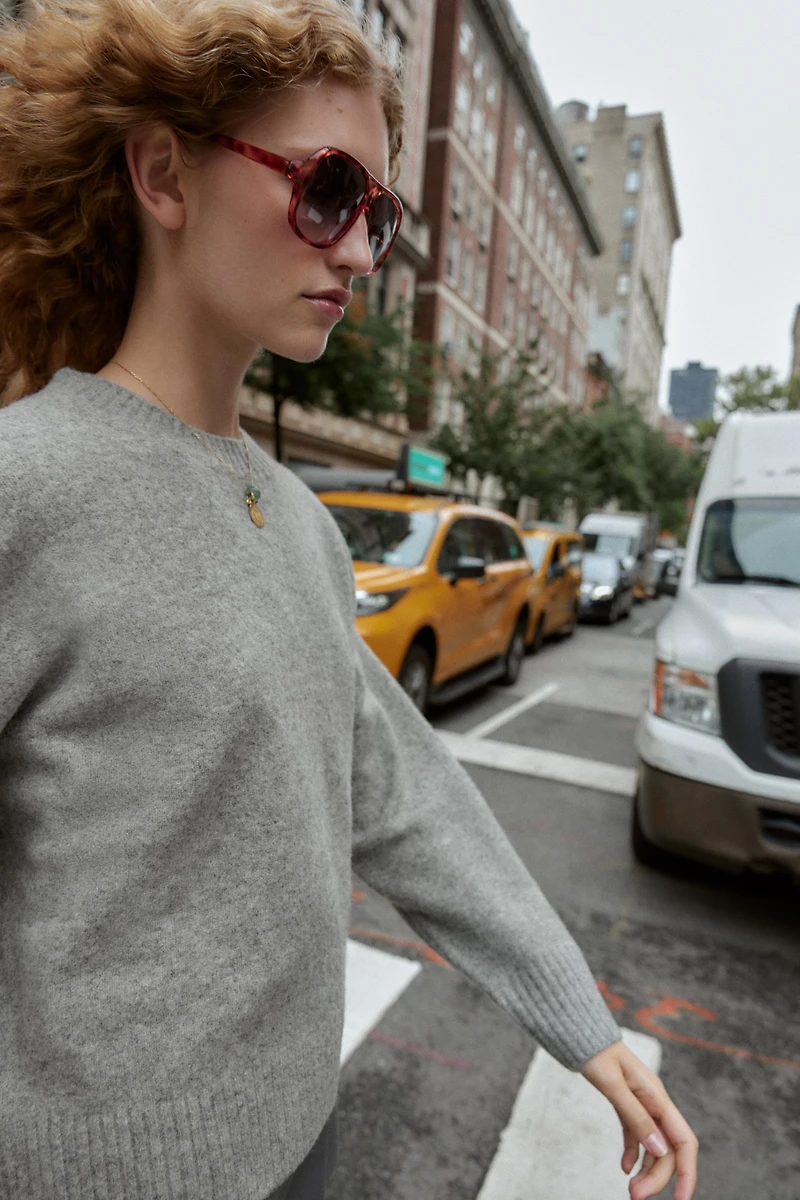 SOFT BASIC KNIT SWEATER