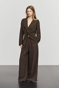 Flowing wide-leg pants with dart detail