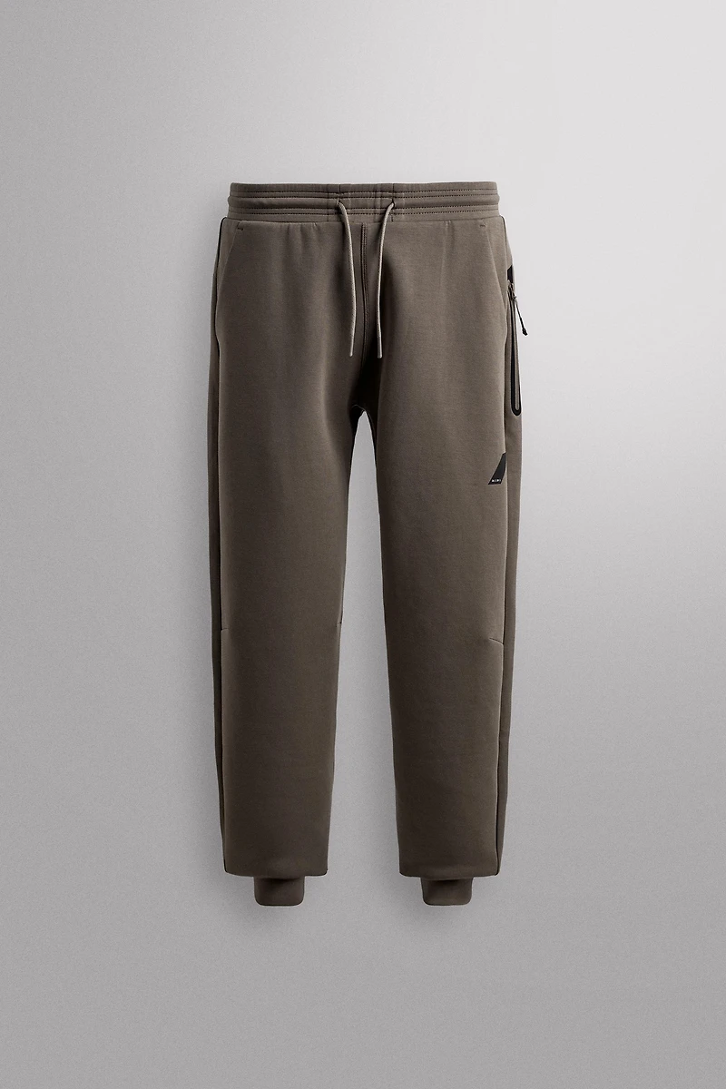 TECHNICAL ZIP PANTS