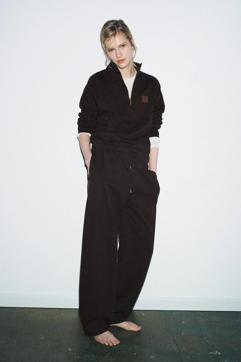 ZIP PATCH SWEATSHIRT
