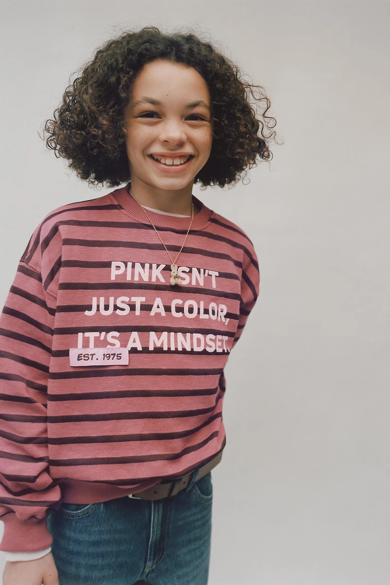 STRIPED TEXT SWEATSHIRT