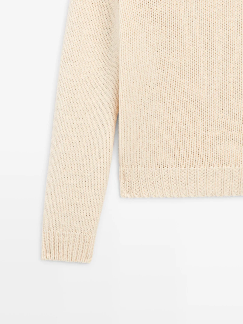 100% wool V-neck knit sweater