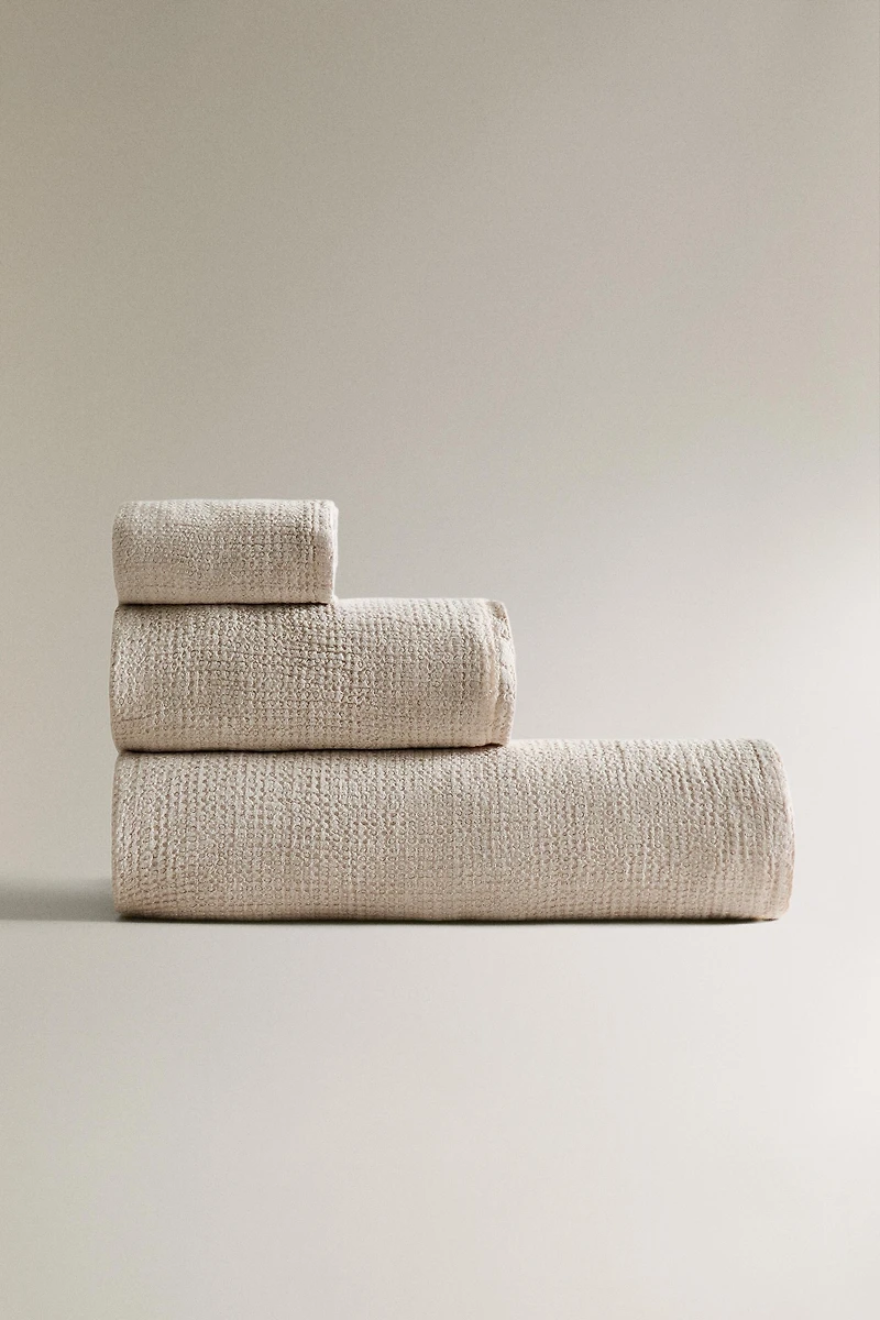 WAFFLE-KNIT LINEN BATH TOWEL