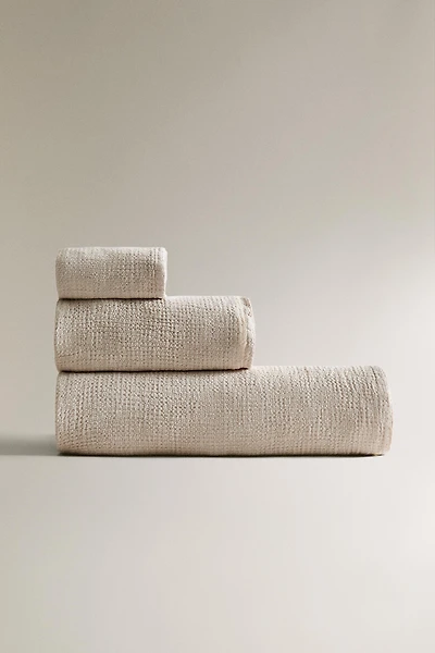 WAFFLE-KNIT LINEN BATH TOWEL