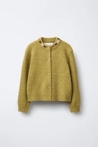 GILET EN MAILLE À FLEURS BRODÉES