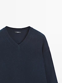 Oversize V-neck knit sweater
