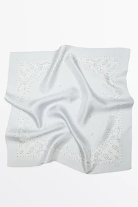 Foulard à motif paisley