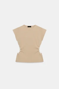 TOP EN MAILLE AJOURÉ AVEC PERLES