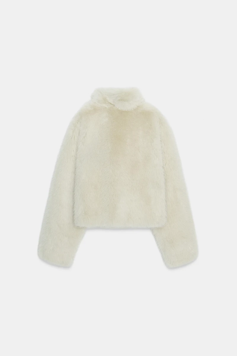 MANTEAU COURT EFFET FOURRURE AVEC BRANDENBOURGS