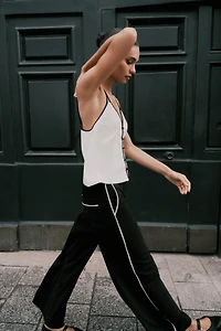 CONTRAST PIPED PANTS
