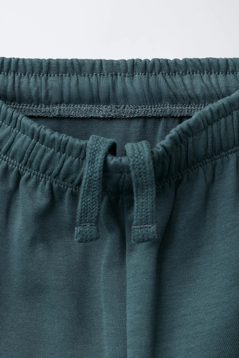 INTERLOCK SWEATSHIRT AND JOGGER SET WITH EMBOSSED TEXT