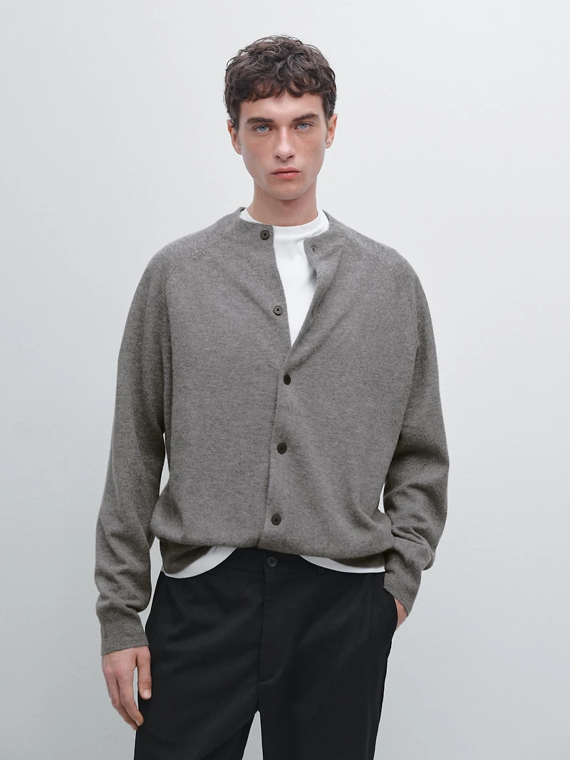 Knit cardigan with raglan sleeves