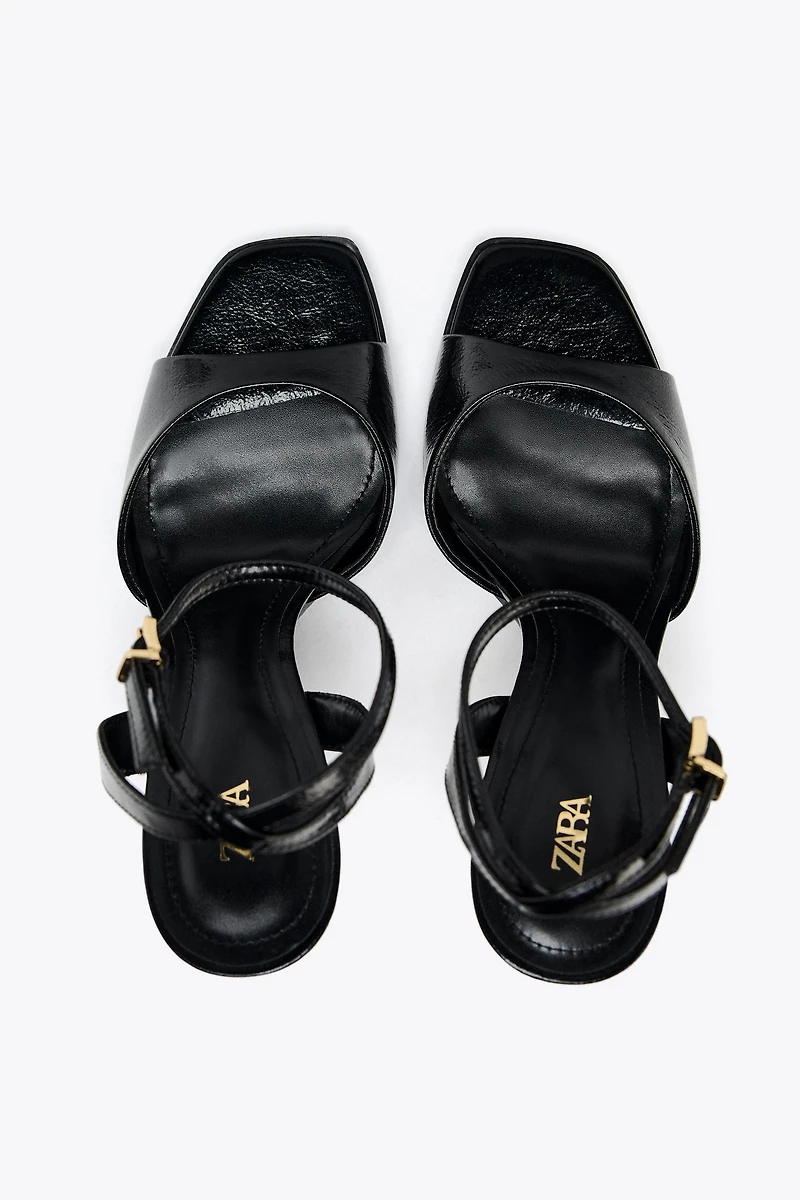 PATENT EFFECT HEELED SANDALS
