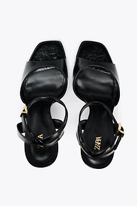 PATENT EFFECT HEELED SANDALS