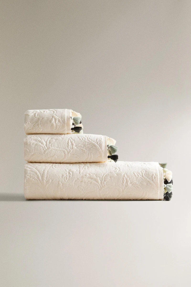 JACQUARD POMPOM BATH TOWEL