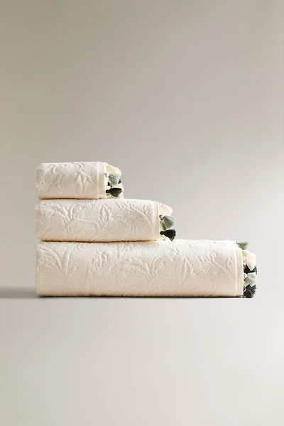 SERVIETTE DE BAIN POMPONS JACQUARD