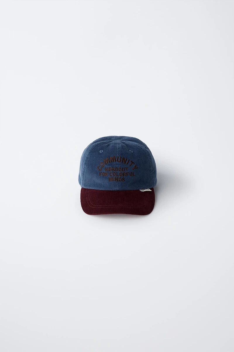 CASQUETTE EN VELOURS CÔTELÉ CONTRASTE