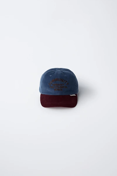CASQUETTE EN VELOURS CÔTELÉ CONTRASTE