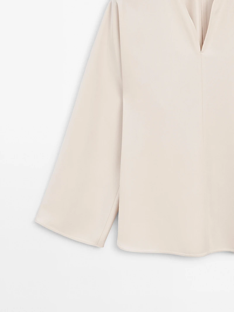 Flowing blouse with slit details