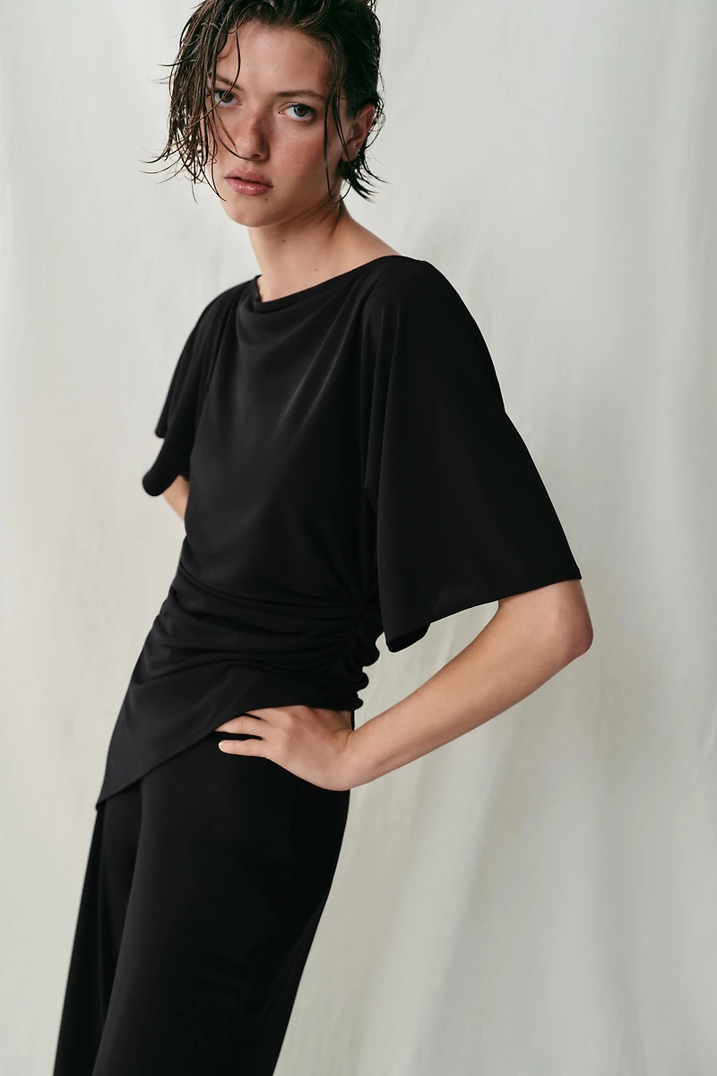 DRAPED CREPE TOP