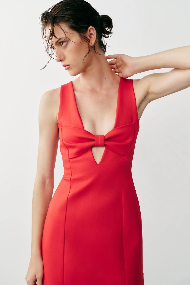 ROBE COURTE À NŒUD