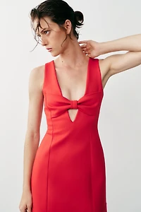 ROBE COURTE À NŒUD