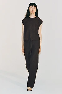 RUSTIC SLEEVELESS TOP