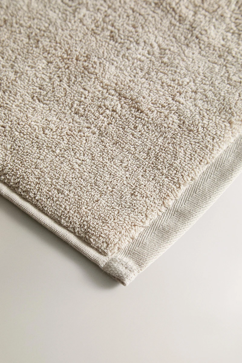 EXTRA SOFT COTTON BATH TOWEL (700 GXM²)