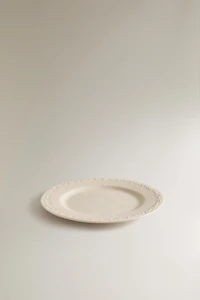 ASSIETTE À DESSERT EN FAÏENCE BORDE RELIEF