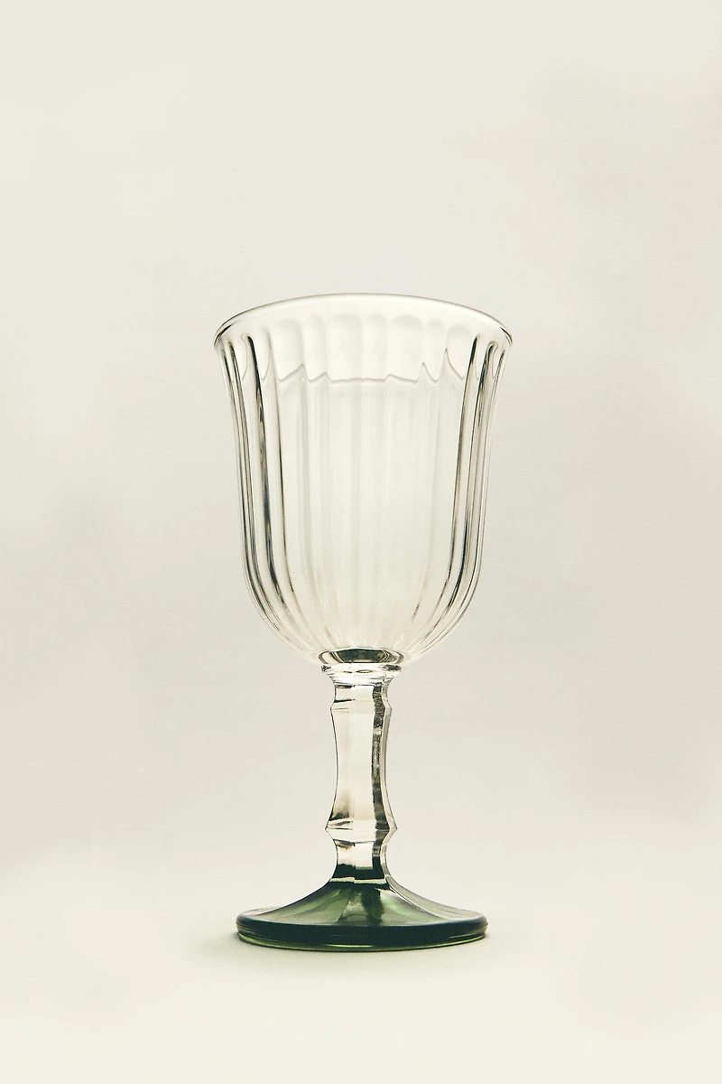 RAISED DESIGN WINE GLASS