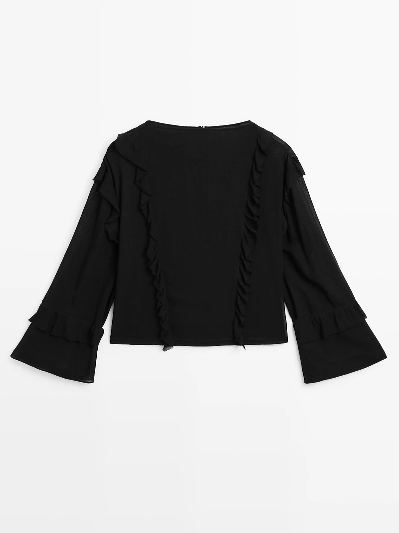 Flowing blouse with ruffles and zip