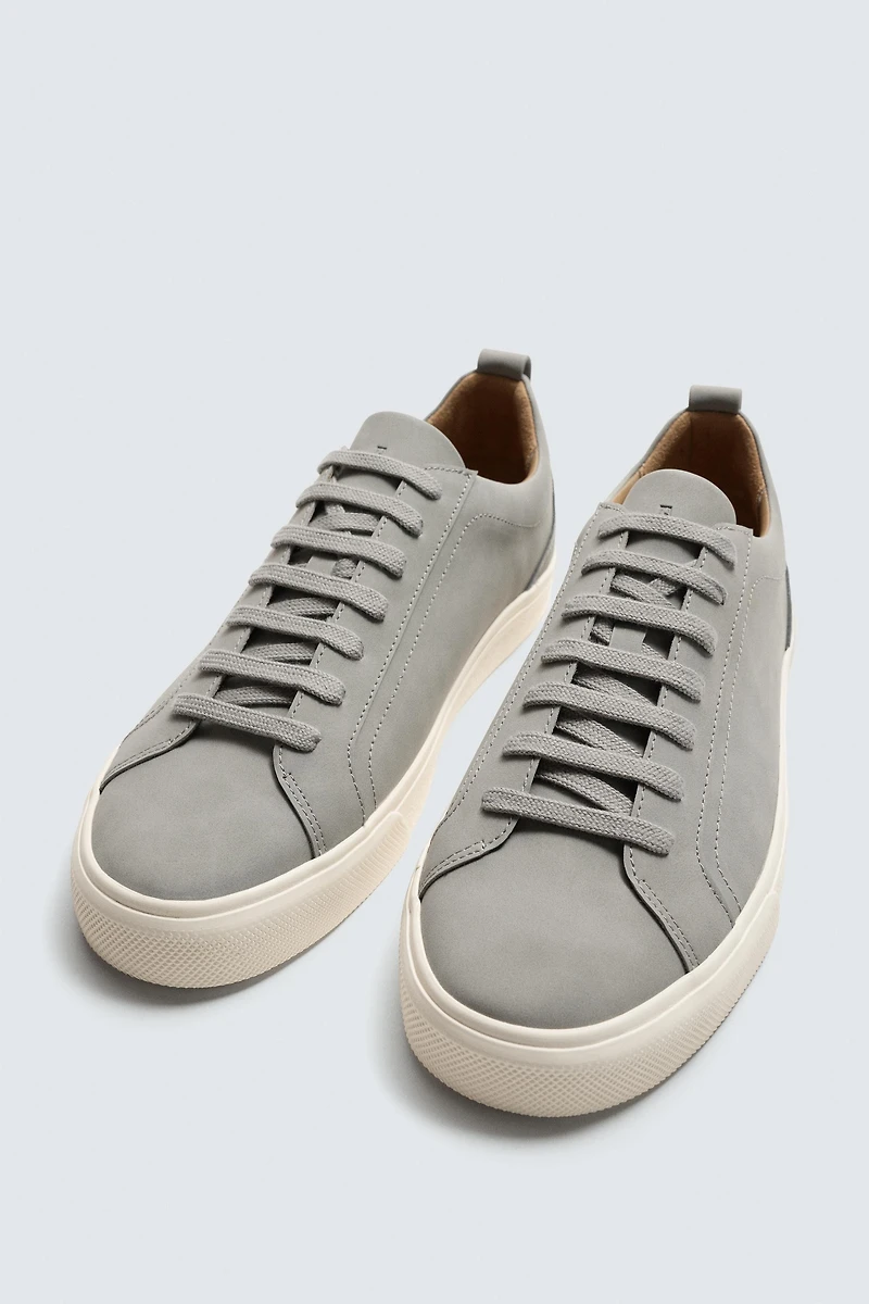 BASIC SNEAKERS