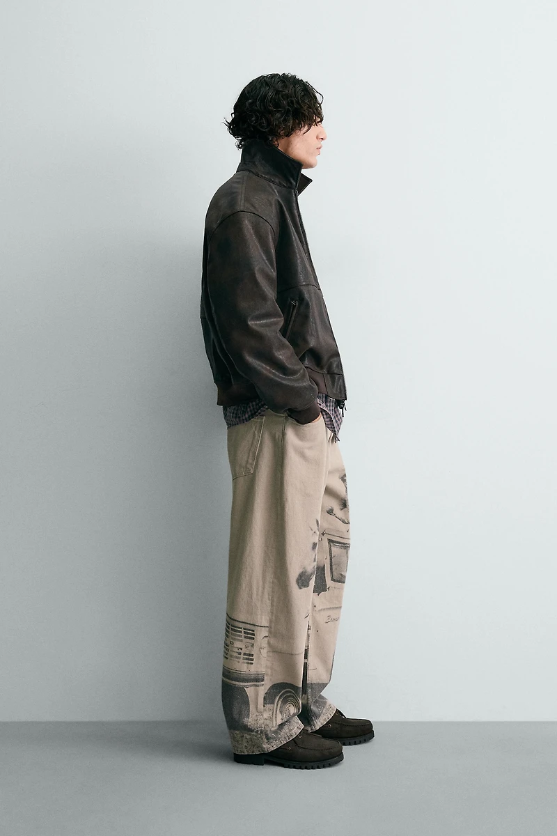 BLOUSON BOMBER EN MATIÈRE SYNTHÉTIQUE GRAVÉ FORD ©