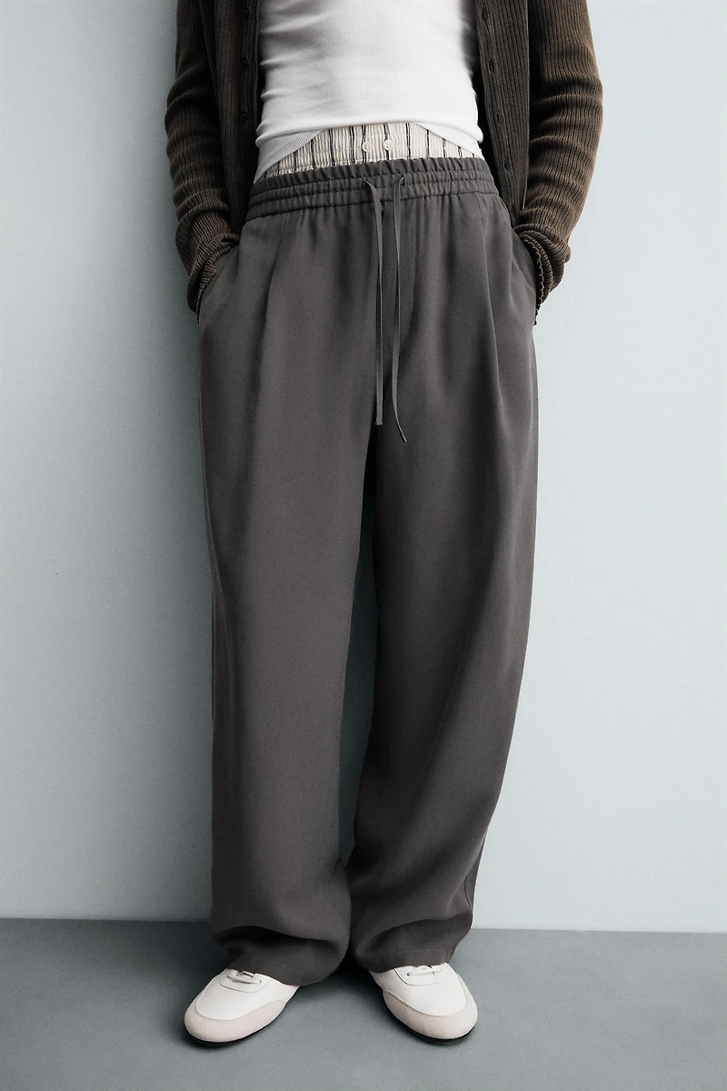 FLOWY TOPSTITCHED PANTS