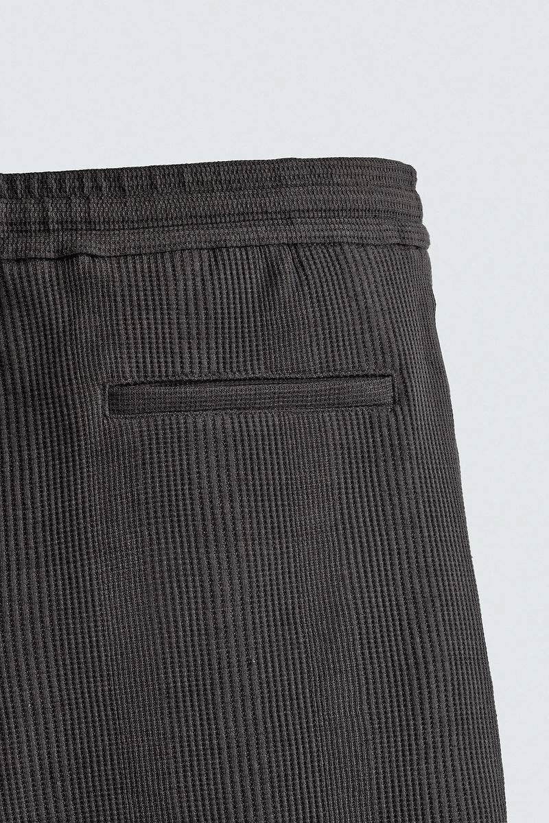 TEXTURED RELAXED FIT SHORTS