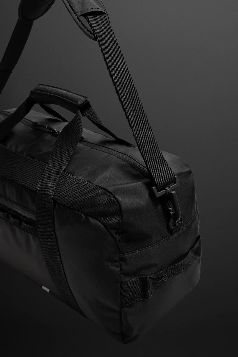 SPORTS DUFFEL BAG