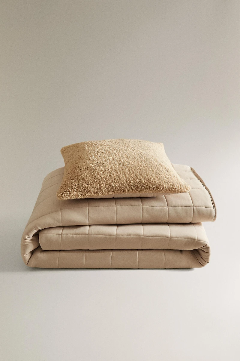 REVERSIBLE FAUX SHEARLING QUILT
