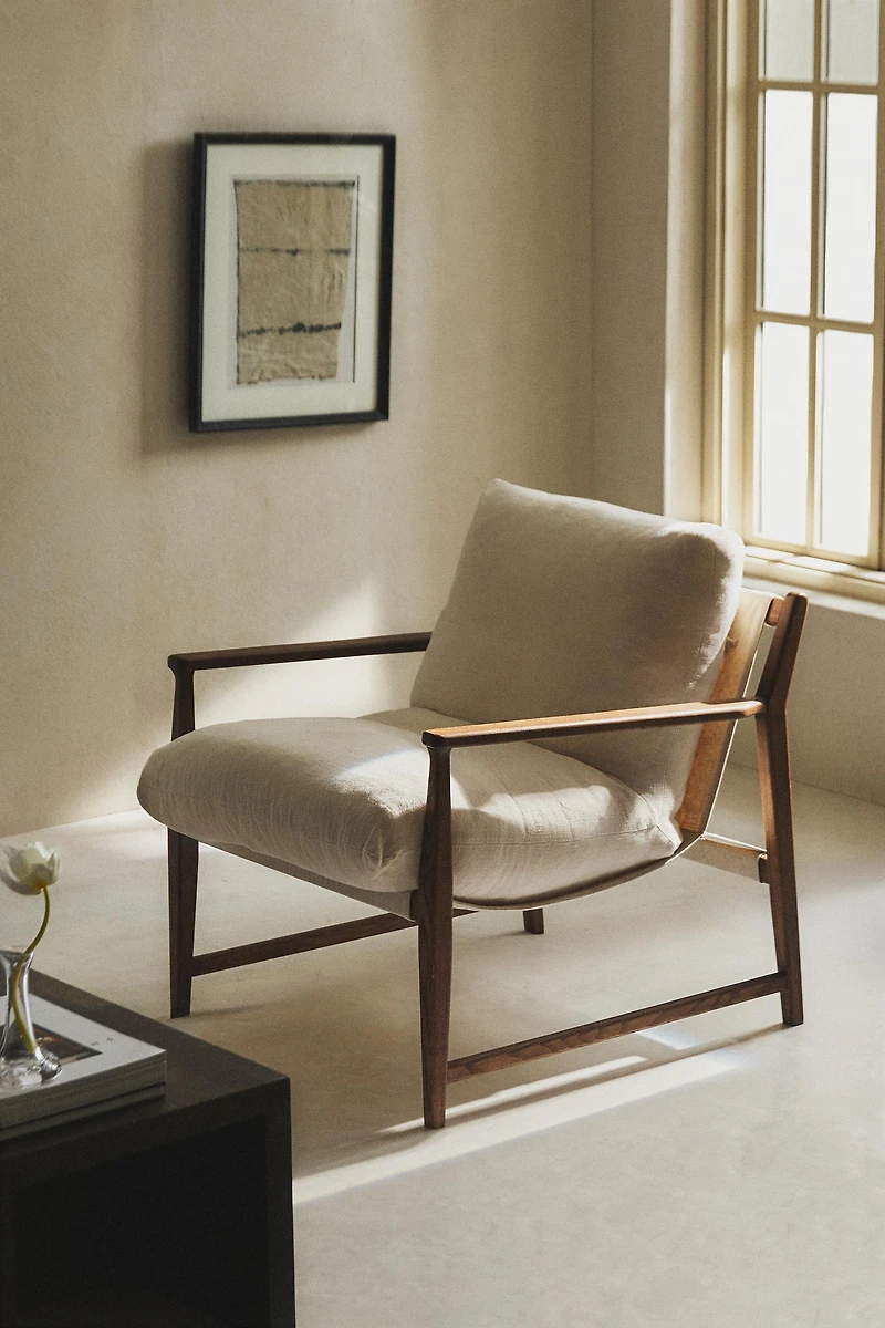 WOODEN ACCENT CHAIR WITH REMOVABLE CUSHION