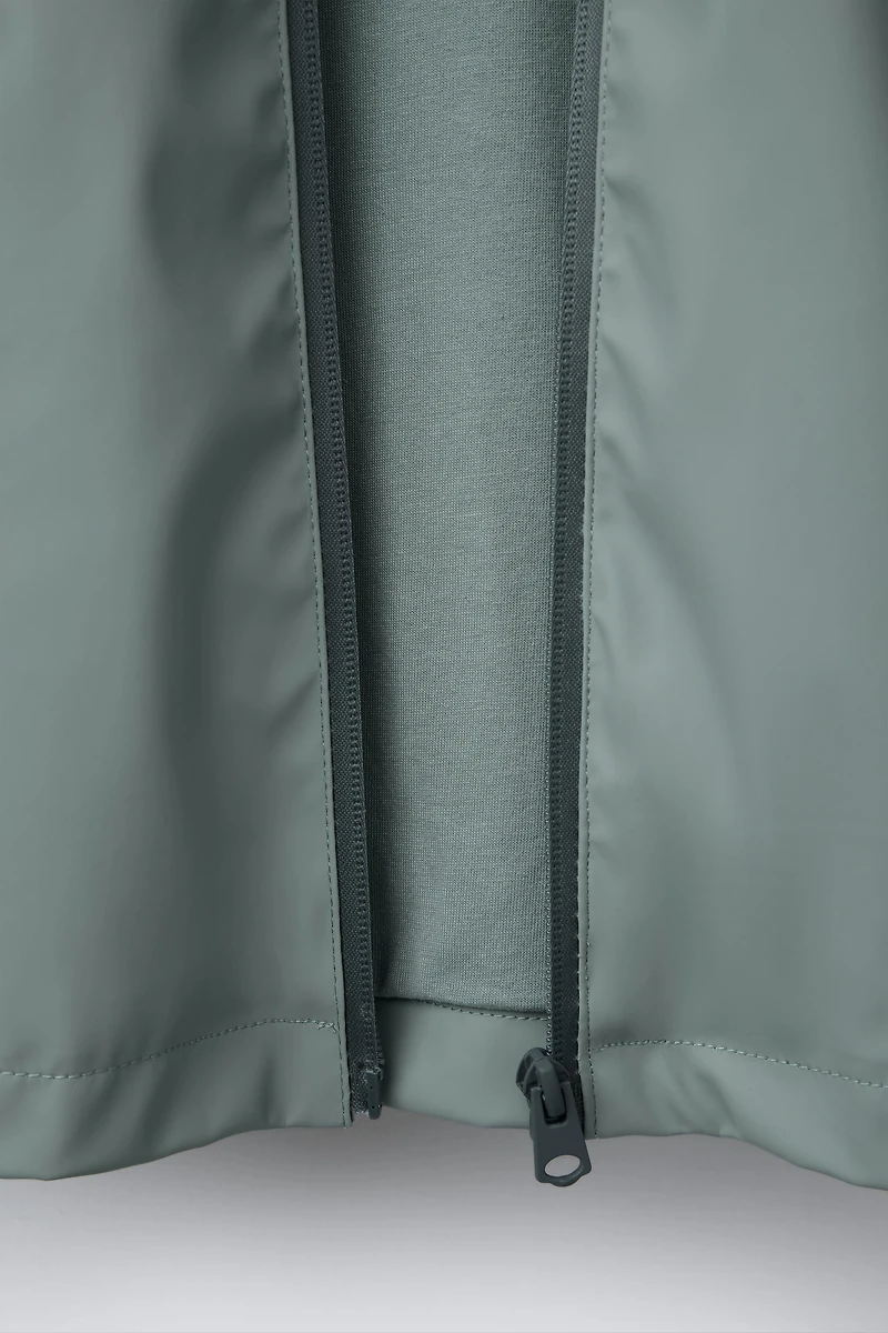 RUBBERIZED RAINCOAT WITH REMOVABLE HOOD