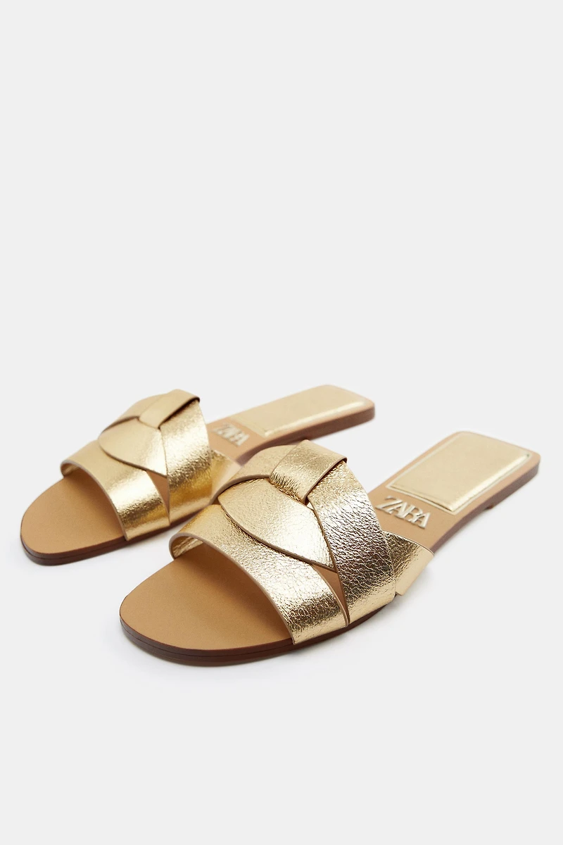 FLAT CROSSED LEATHER SANDALS